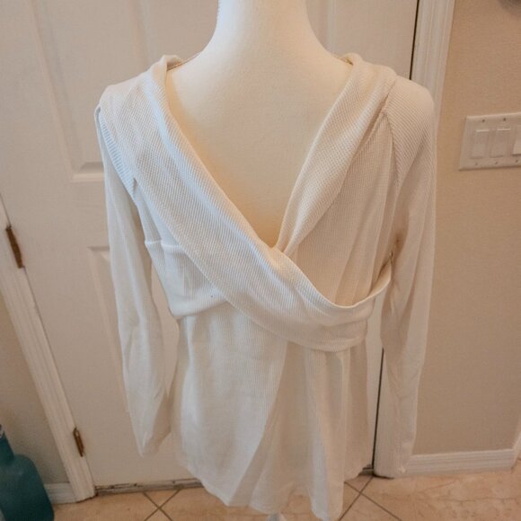 What is it? I don't know. Shirt, Sweater, Wrap-around thingie. - Picture 2 of 5